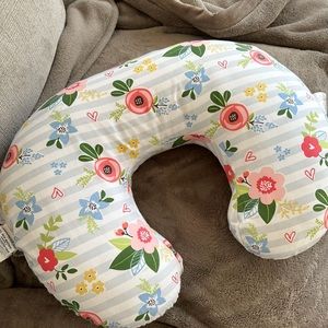 Like new floral boppy
